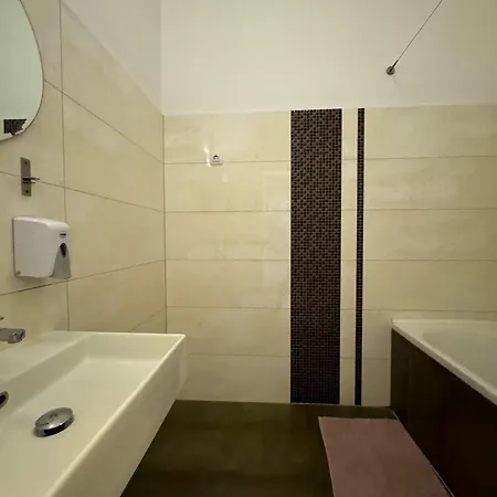 Midtown Apartments - Easy Check-In&Parking Budapest Exterior photo