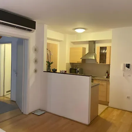 Midtown Apartments - Easy Check-In&Parking Budapest Exterior photo
