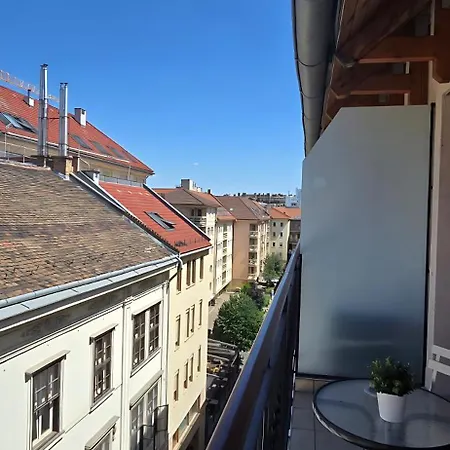 Midtown Apartments - Easy Check-In&Parking Budapest Room photo