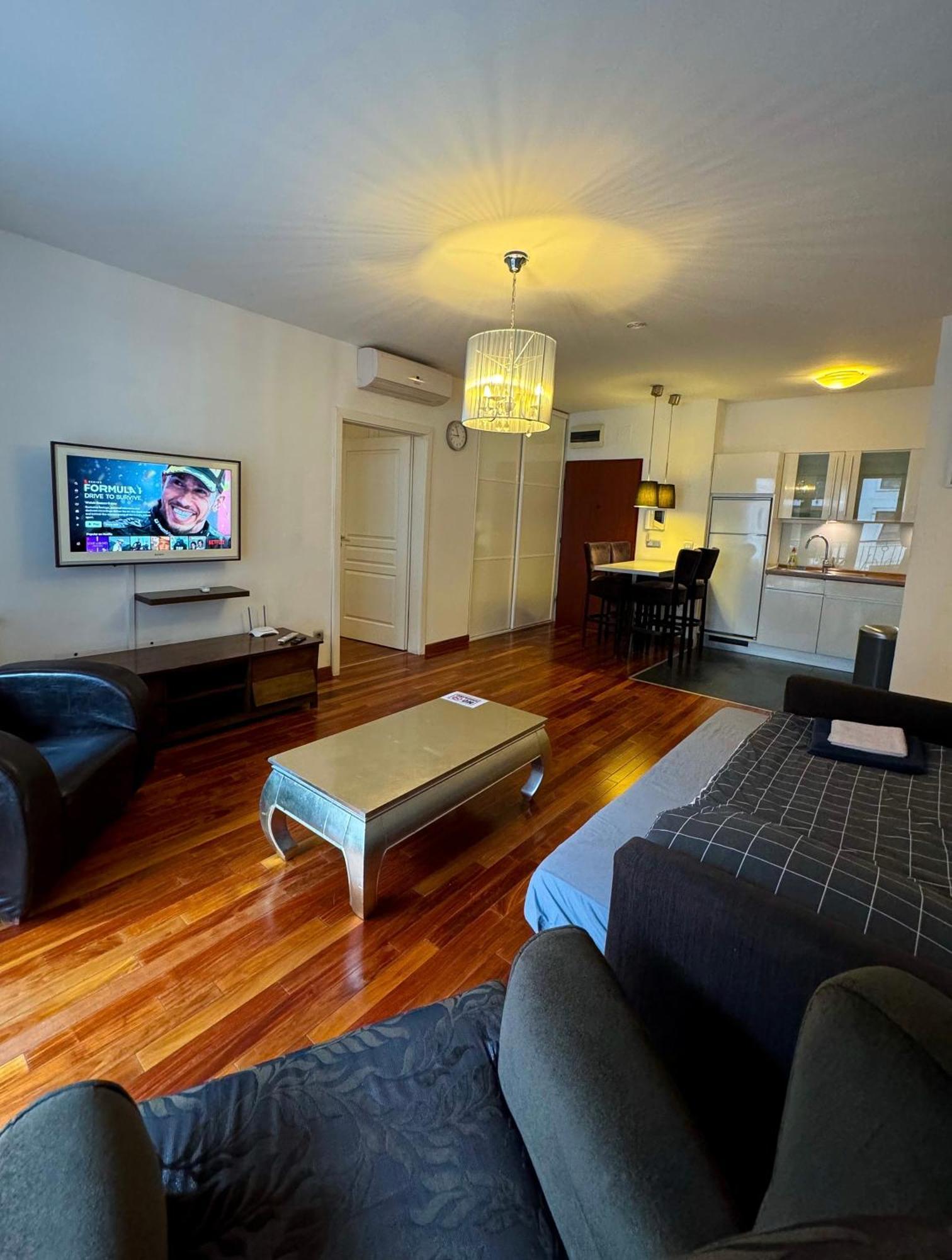 Midtown - Easy Check-in&parking Apartment *