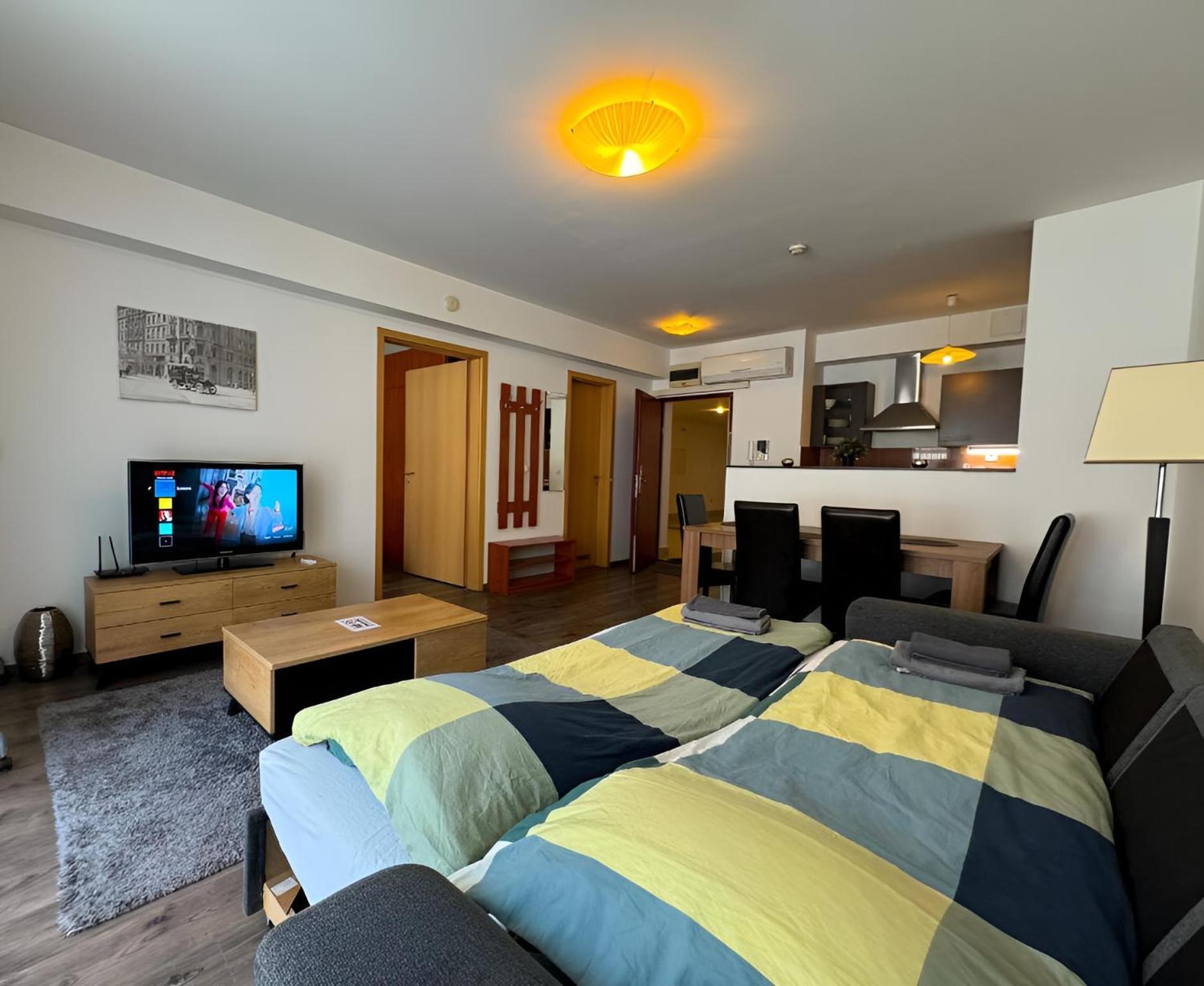 Midtown - Easy Check-in&parking Apartment