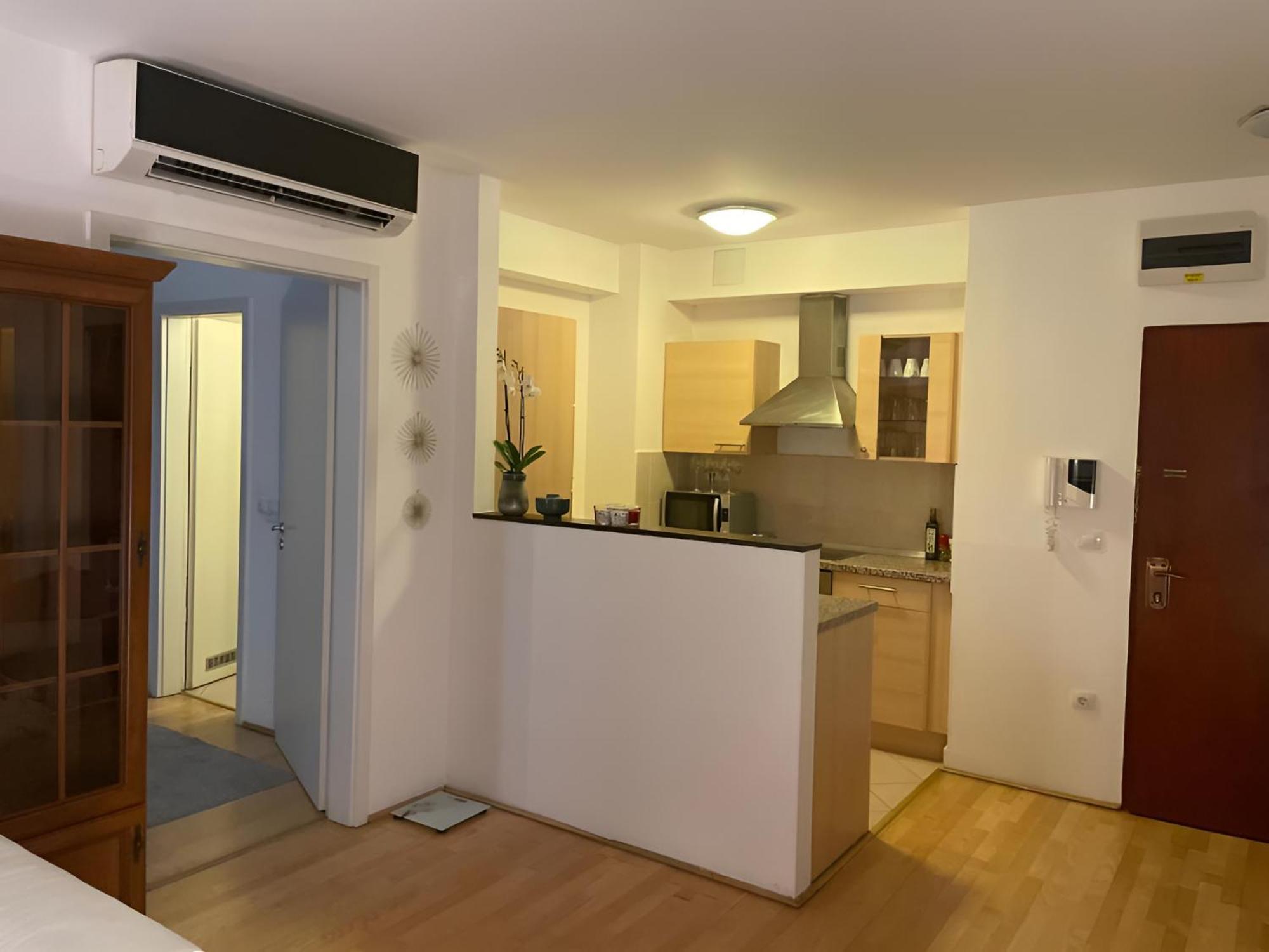 Midtown - Easy Check-in&parking Apartment Budapest